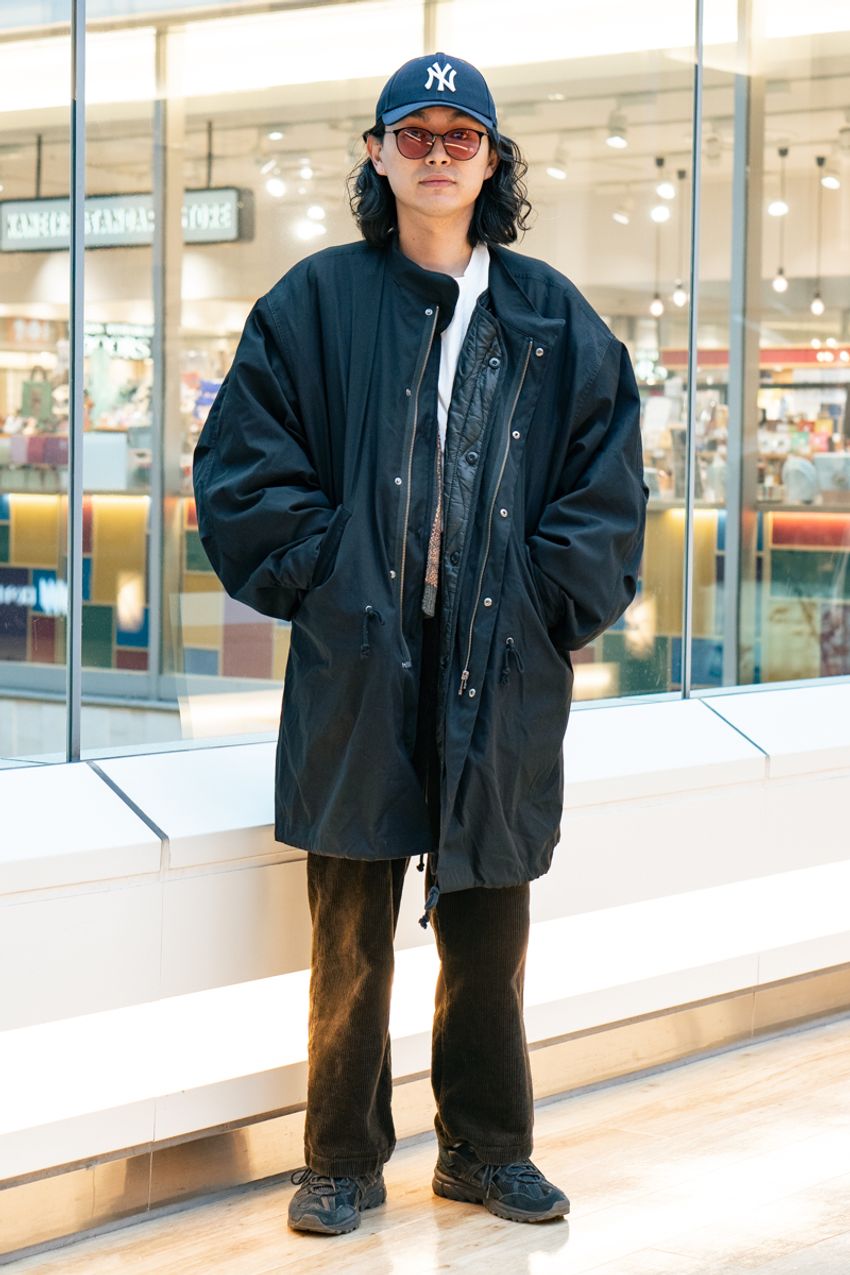 武骨さと都会っぽさを一挙両得できる「黒モッズコート」。着こなしの成功例を街角スナップで - 3枚目の画像