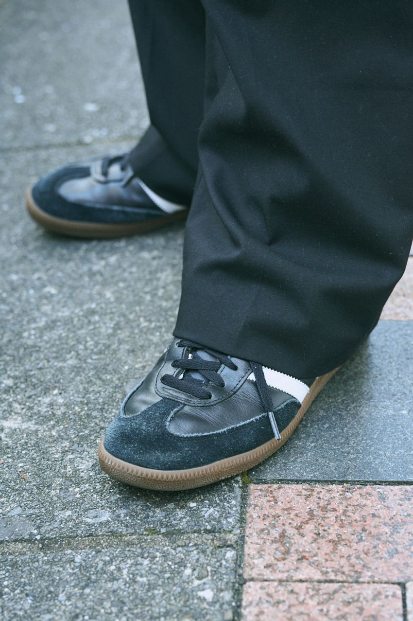 【街角スナップで人気】アディダスの「黒サンバ」はやはり優秀。コーデ上手の履きこなし方を紹介 - 6枚目の画像