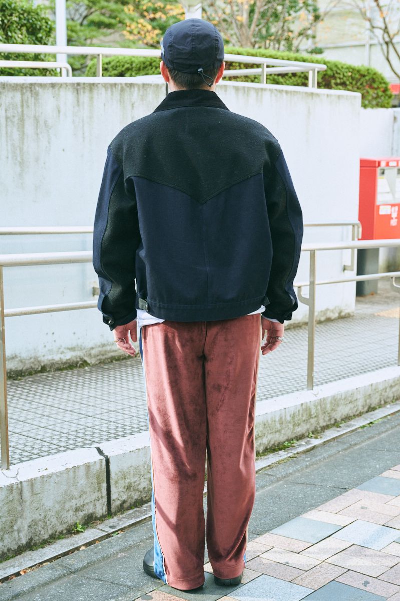 デニムジャケット×ベロアパンツの異素材コーデ 加藤康平 2枚目の写真