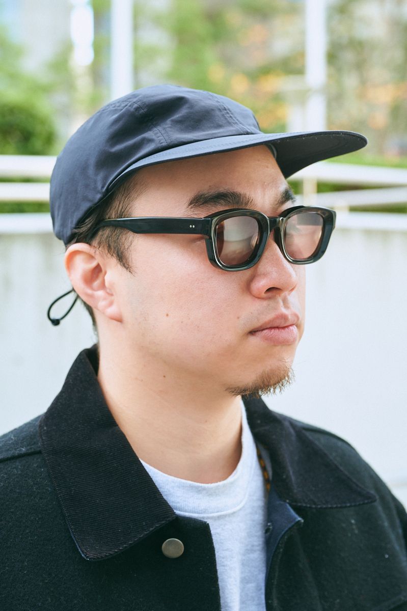 デニムジャケット×ベロアパンツの異素材コーデ 加藤康平 3枚目の写真