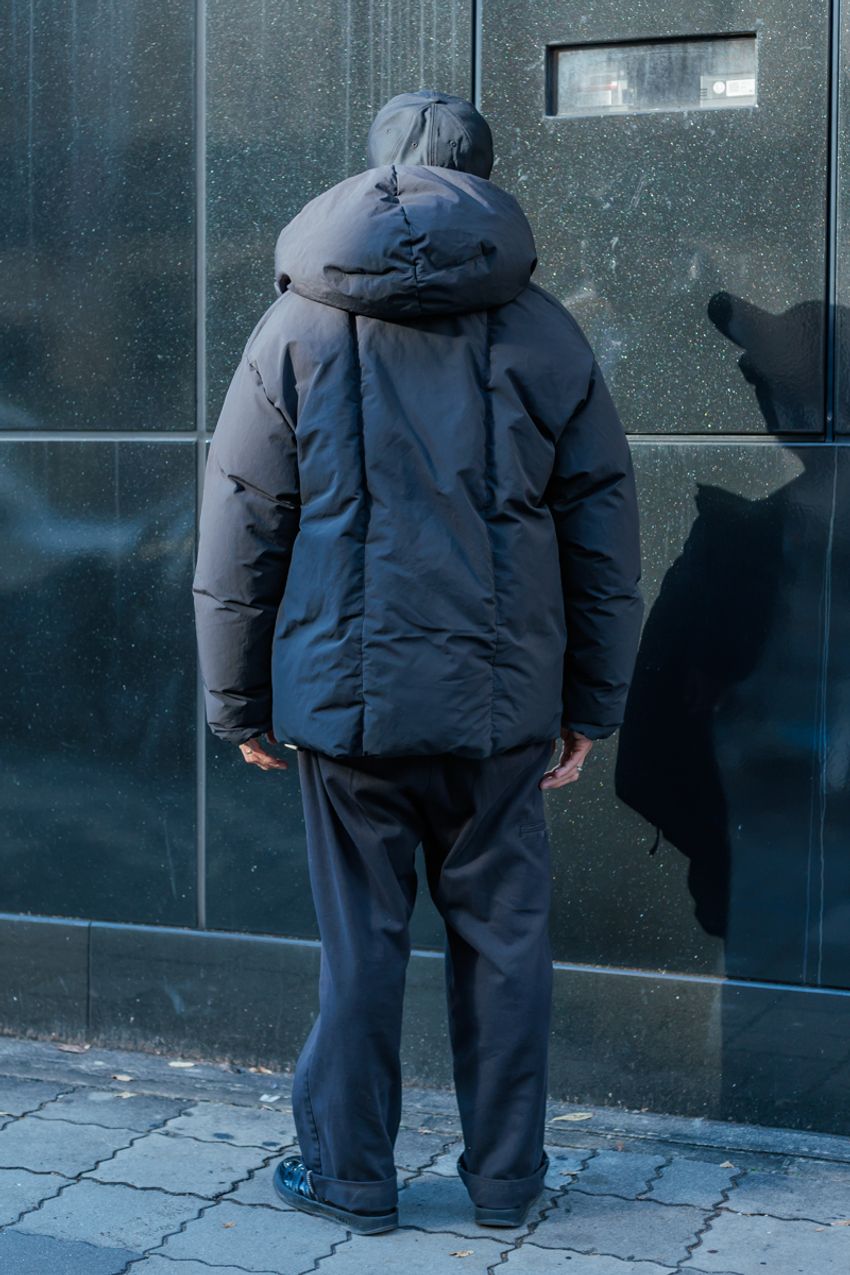 冬の最強定番「ブラックのダウン」みんなどのブランドを選んでる？街角スナップで検証！ - 11枚目の画像