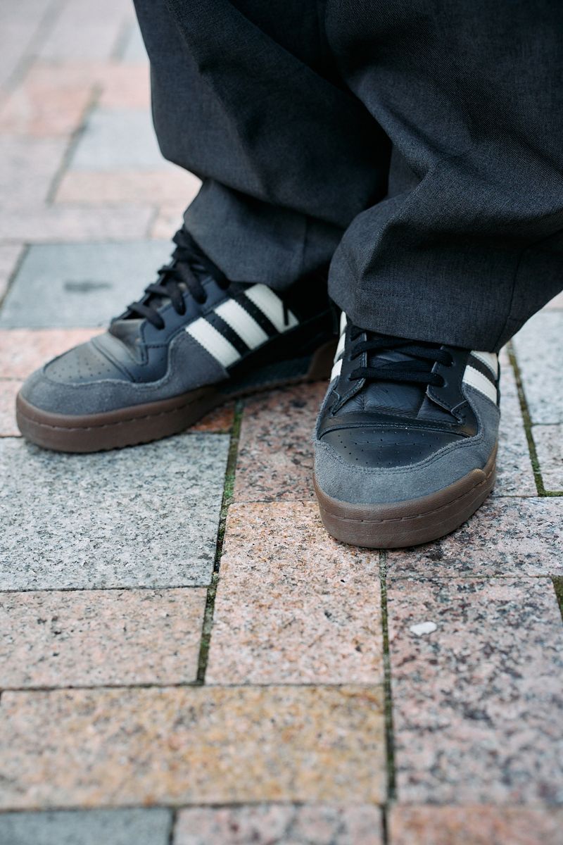 黒、茶、グレー。家族で繋がるリンクコーデ イトショー 5枚目の写真