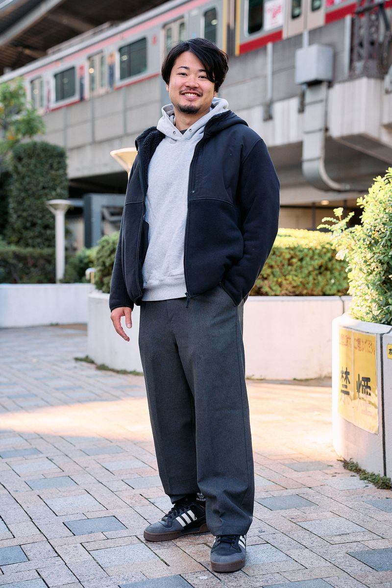 黒、茶、グレー。家族で繋がるリンクコーデ イトショー 2枚目の写真