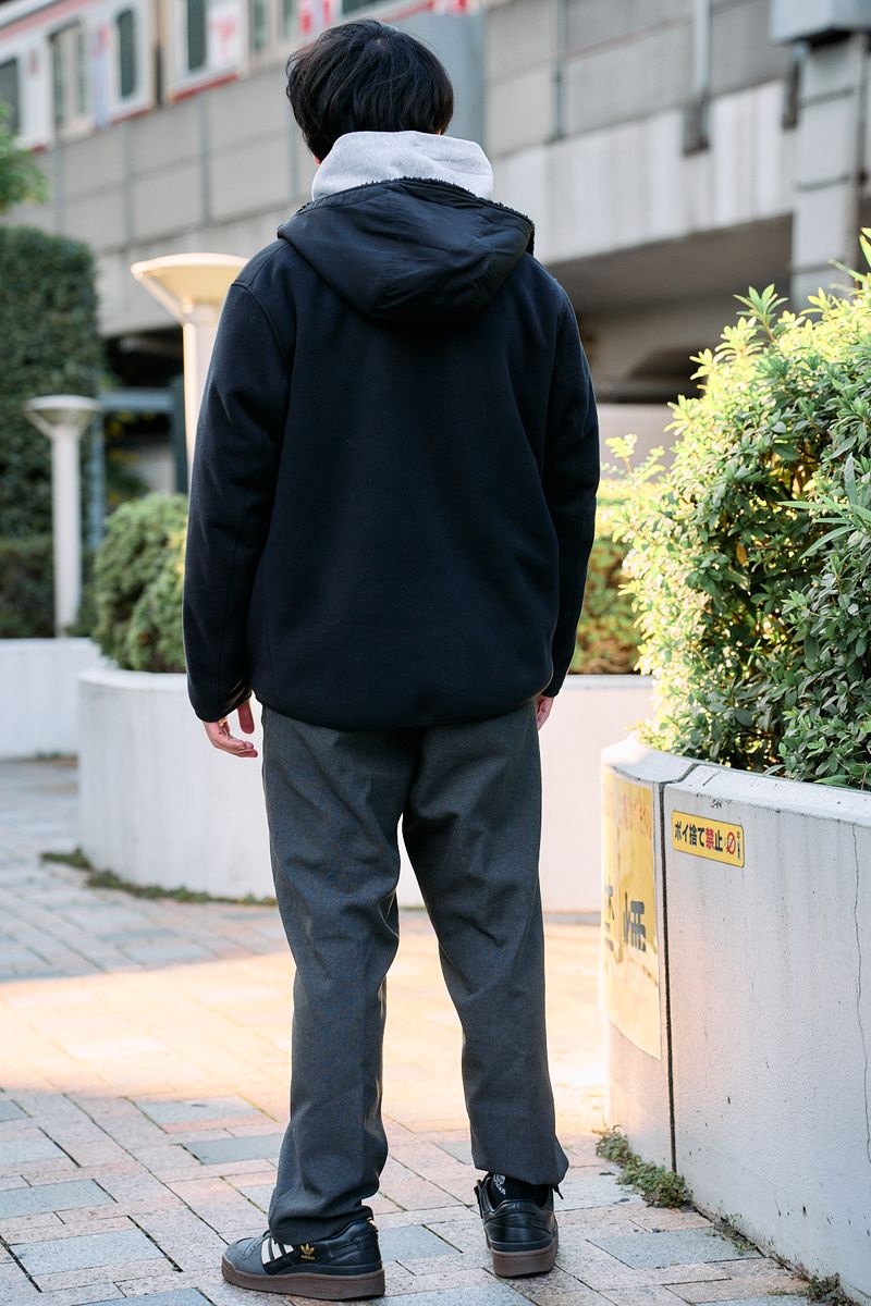 黒、茶、グレー。家族で繋がるリンクコーデ イトショー 3枚目の写真