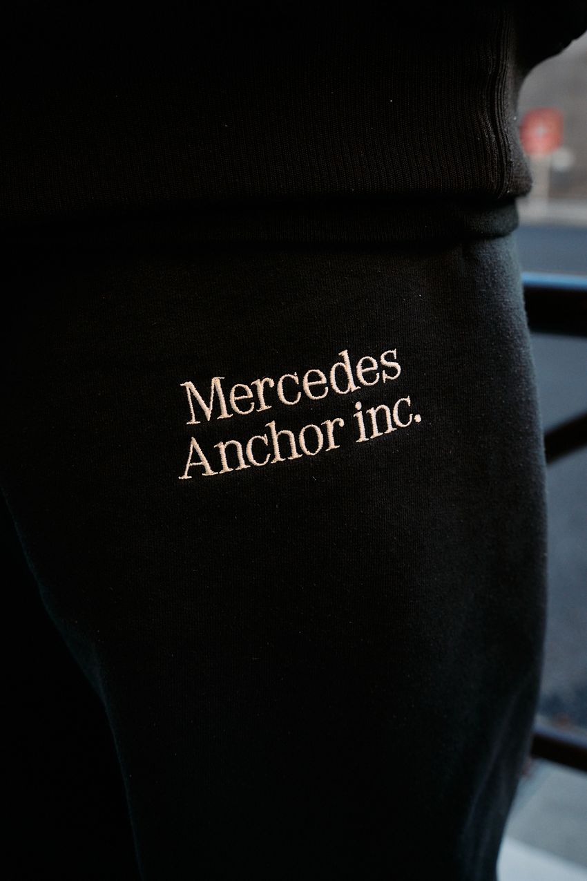 冬コーデには黒のスウェットパンツが似合う！革ジャン合わせ、コート合わせetc.3人のコーデ好例 - 8枚目の画像