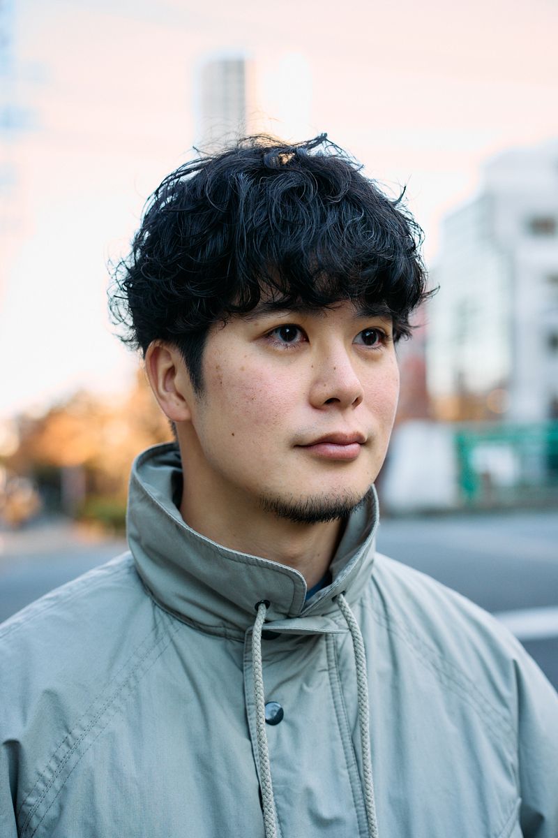 色明るめのトップスで冬の装いに軽さプラス 篠澤智裕 4枚目の写真