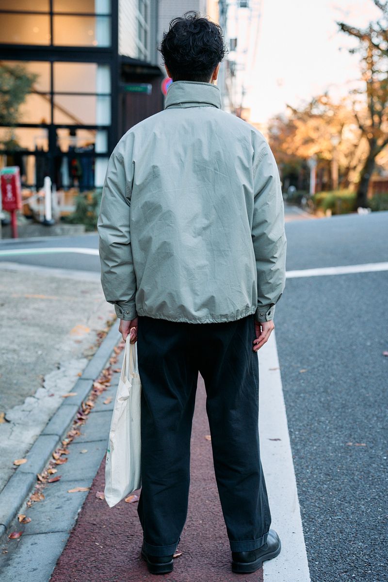 色明るめのトップスで冬の装いに軽さプラス 篠澤智裕 3枚目の写真