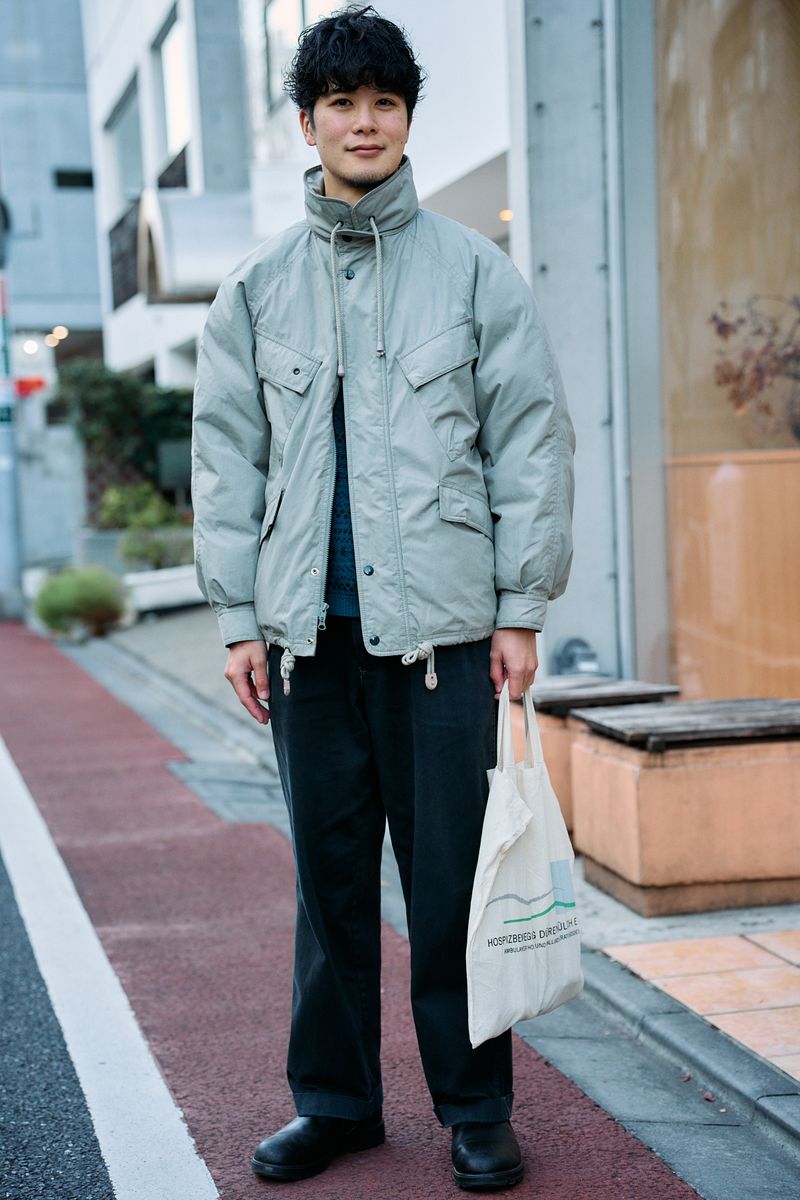 色明るめのトップスで冬の装いに軽さプラス 篠澤智裕