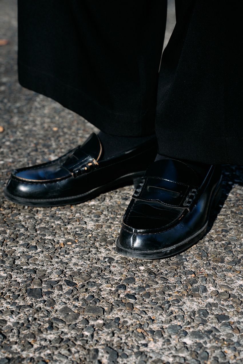 ロングコートは黒しか勝たん！ 黒の面積広めでも重たく見せない3人の着こなし - 3枚目の画像