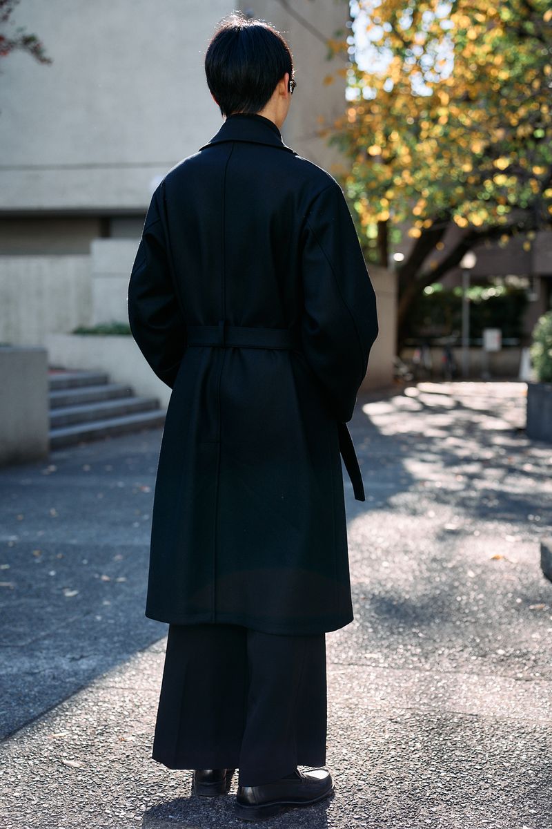 ロングコートとスラックスで作るAライン 石黒海都 2枚目の写真