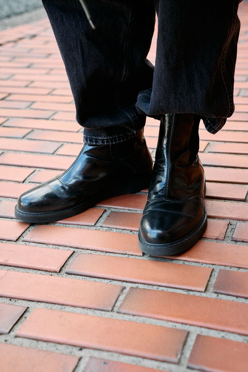 オーバーサイズのモッズコートを黒で締める 小川雄太郎 6枚目の写真