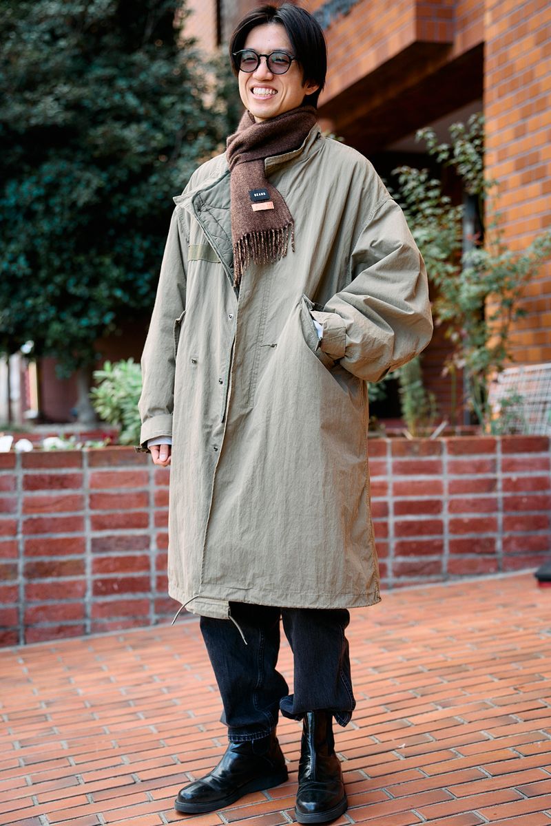 オーバーサイズのモッズコートを黒で締める 小川雄太郎 2枚目の写真