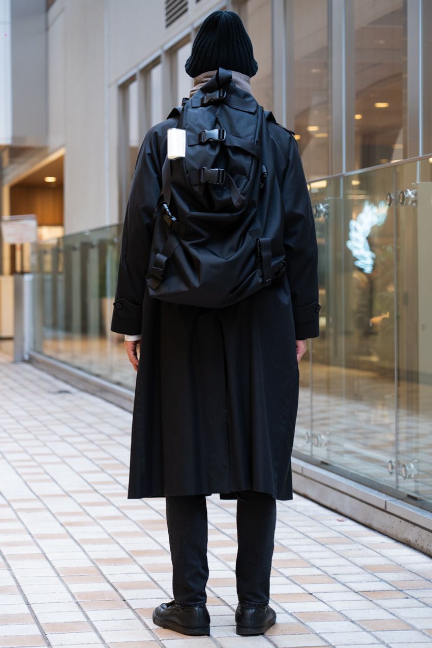 【シルエット問題】やっぱりロングコートは“細パンツ”が好相性！3人の大人たちのコーデ好例 - 3枚目の画像