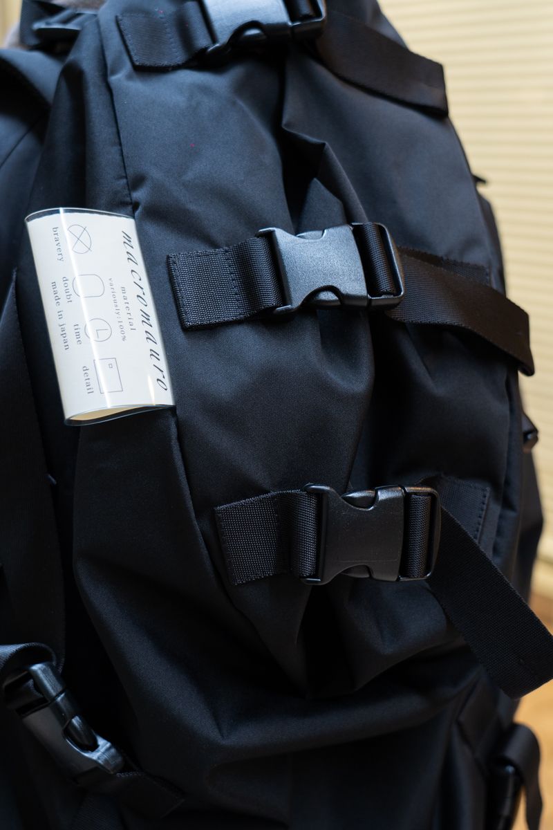 ロングコートとスリムパンツで美シルエット 萩野達也 5枚目の写真