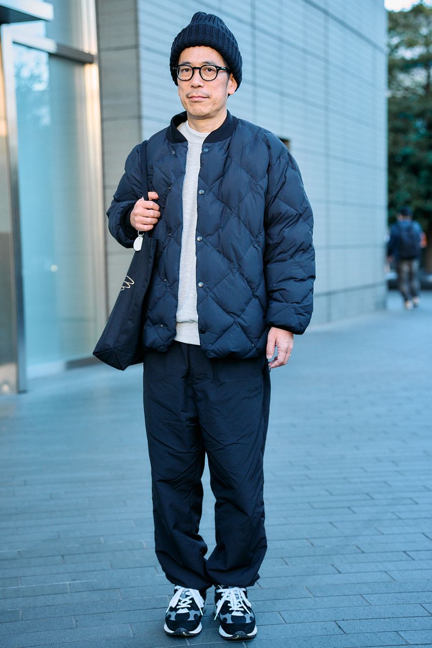 「スニーカーはニューバランス」な大人たち、アウターは何選ぶ？愛用ブランドはフリークス、バブアー…… - 7枚目の画像