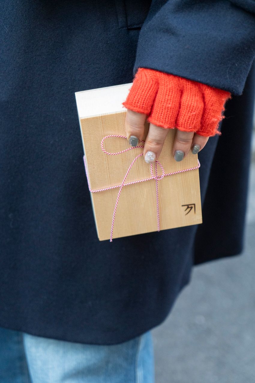 “主張しすぎない”から格好いい！ラグジュアリーブランドを装いに馴染ませた大人たちのワザ - 6枚目の画像