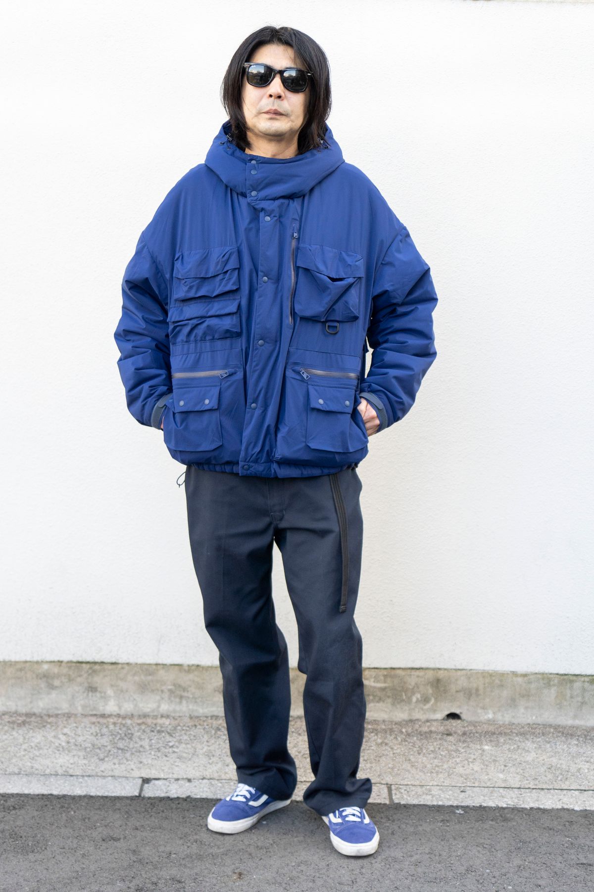 ジャケット=エフシーイー パンツ=ディッキーズ シューズ=ロンハーマン×ヴァンズ 眼鏡=レイバン ベルト=リップヴァンウィンクル