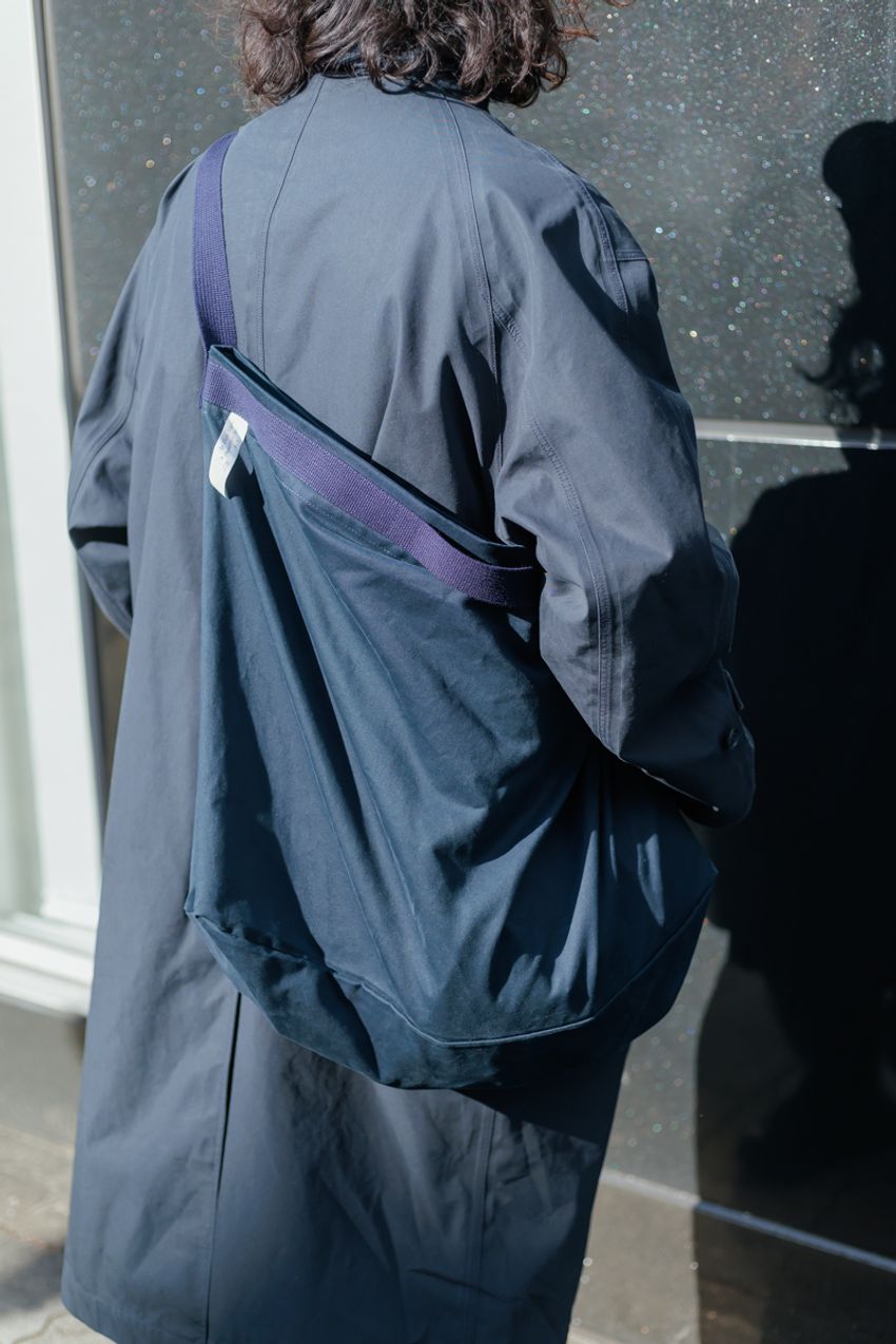 【20〜40代】世代別に見る“オーバーサイズコート”の着こなし方を洒落者3名のスナップで - 10枚目の画像