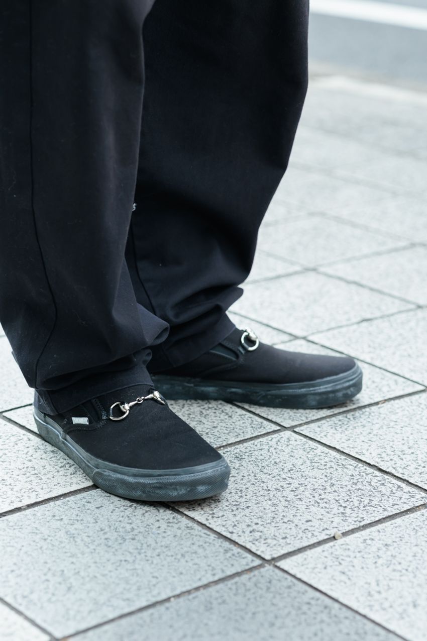 いつもの「ヴァンズ」を“変わりダネ”に！グッドセンスなアレンジ力を活かした3名のコーデ好例 - 2枚目の画像