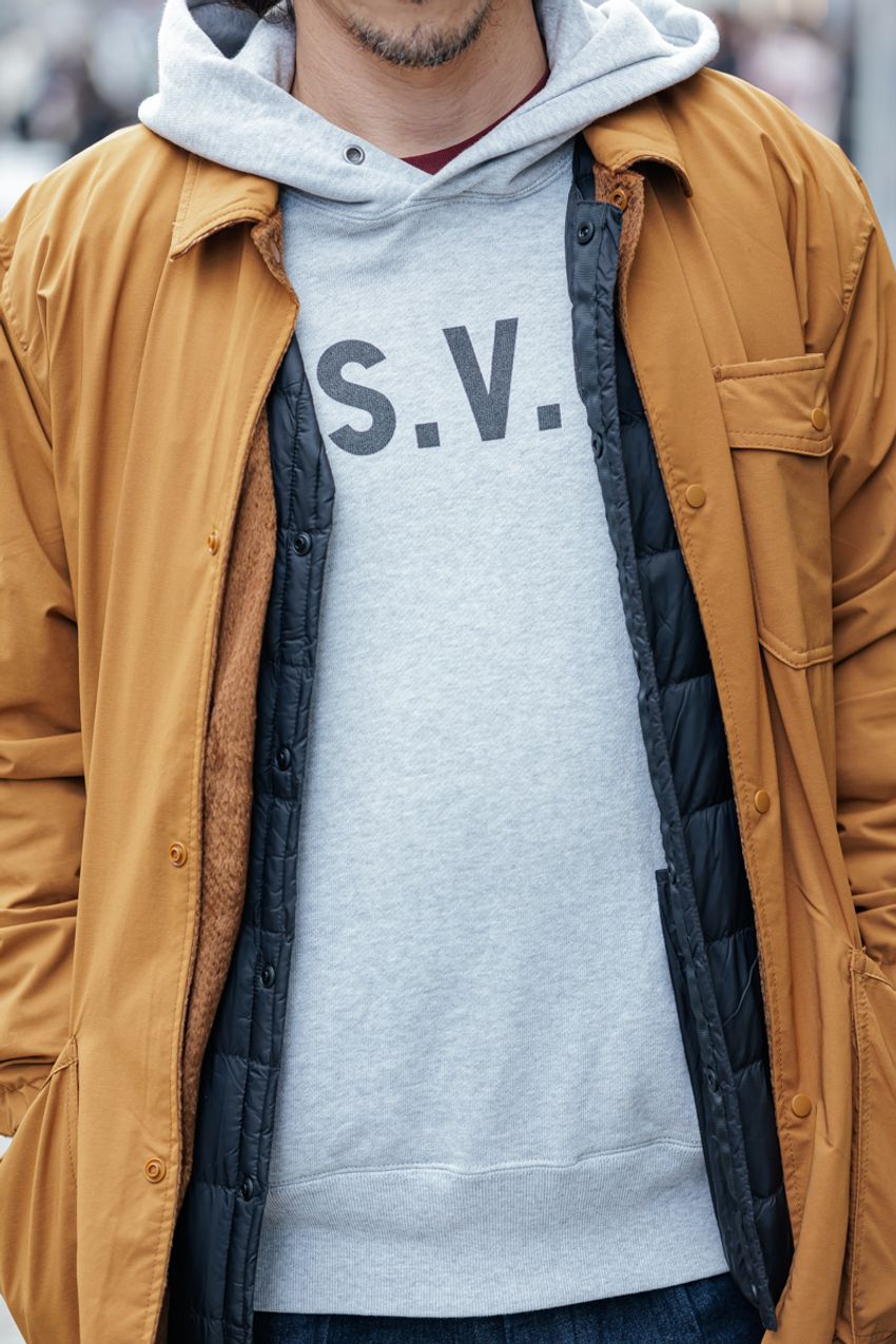 街角の洒落者3名に調査！「インナーに何着てる？」。カーディガン、インナーダウンetc. - 6枚目の画像