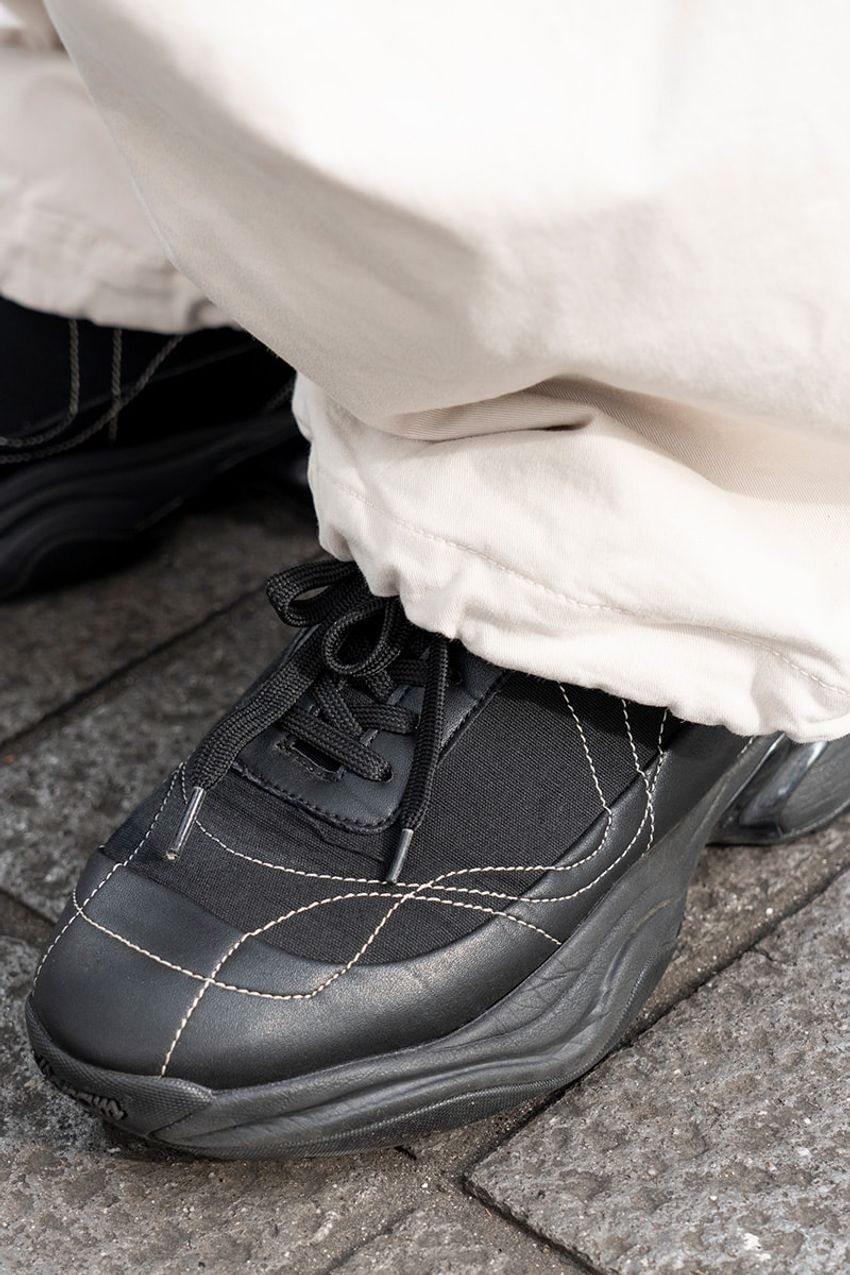 ポイントは緩めなサイジング！“白パンコーデ”の最適解を見出した洒落者3人をスナップで - 5枚目の画像