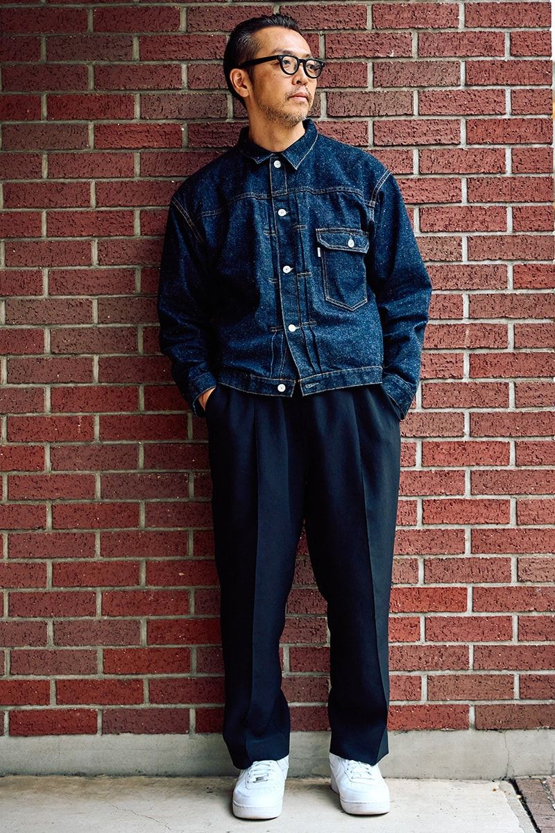 ジャケット=ニューマニュアル スニーカー=ナイキ 眼鏡=アイヴァン7285