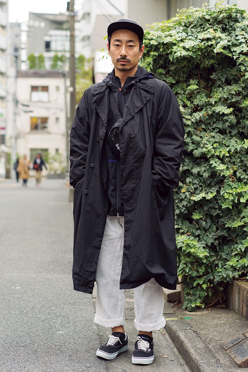 パンツとスニーカーの白を利かせた”クリーン・ストリート” 小山潤一郎