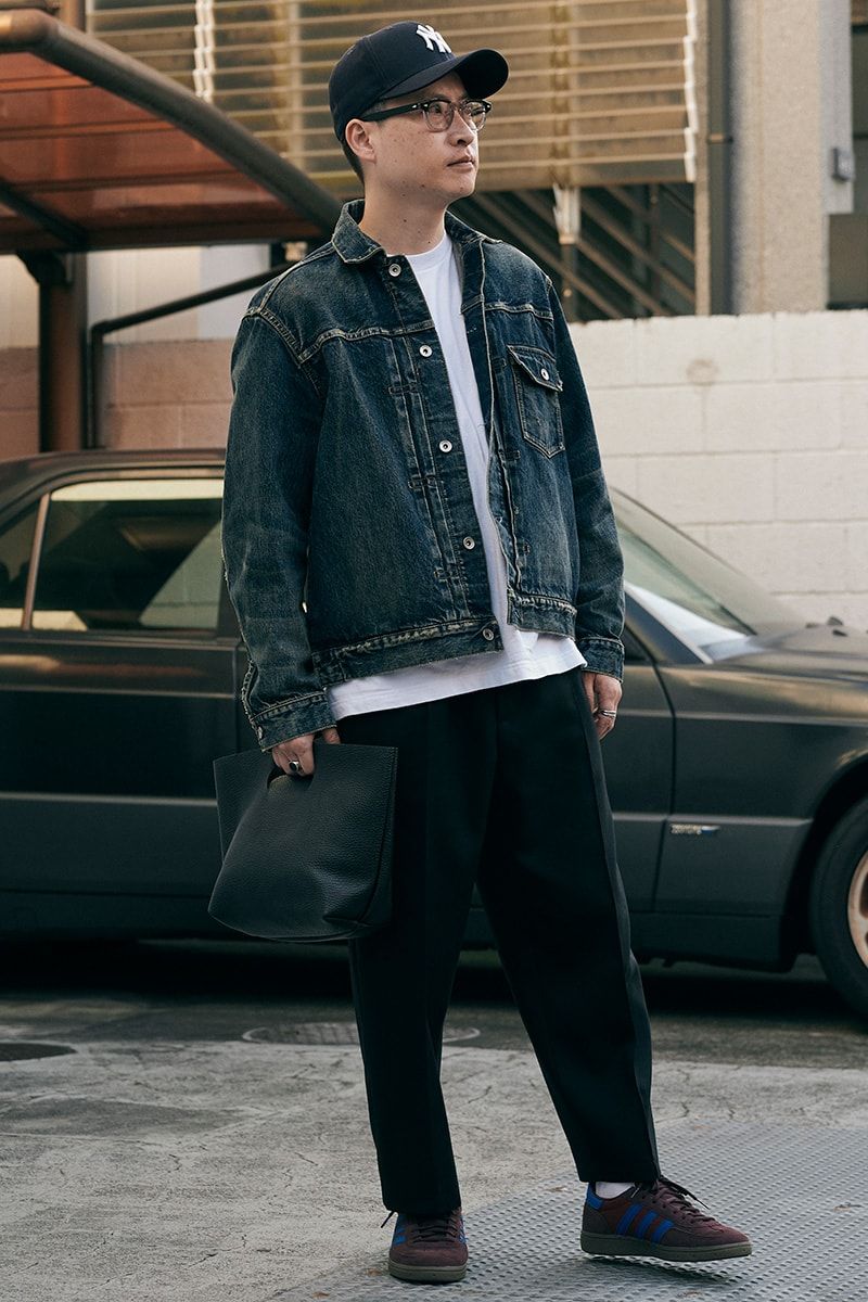 Gジャン＝サカイ　パンツ＝ジルサンダー　スニーカー＝アディダス オリジナルス　帽子＝ニューエラ