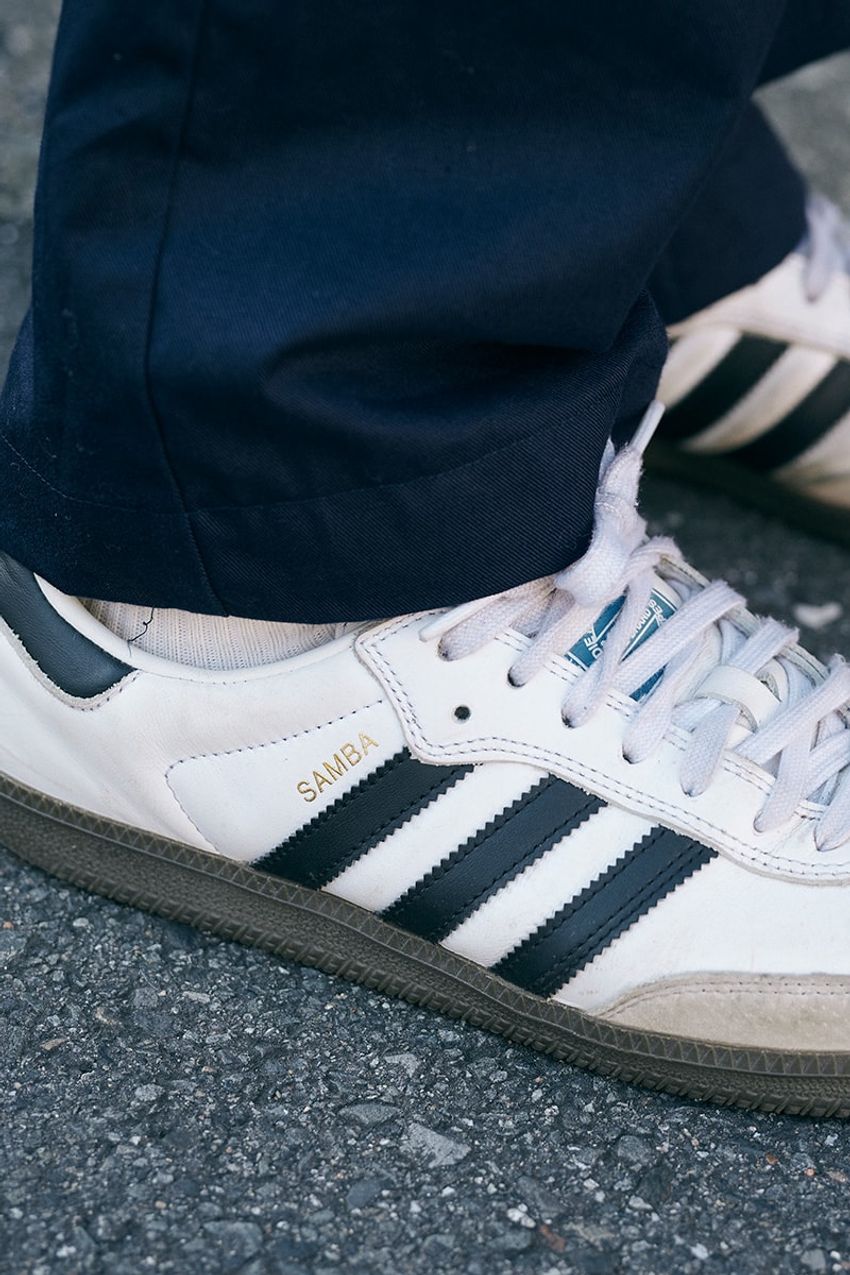 アディダスの薄底だからバランスが良い！旬の“ローテク”でコーデを彩った3人の男たち - 3枚目の画像