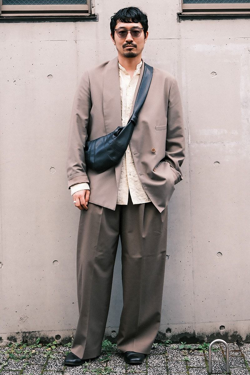 ジャケット、シャツ、靴、バッグ＝すべてルメール