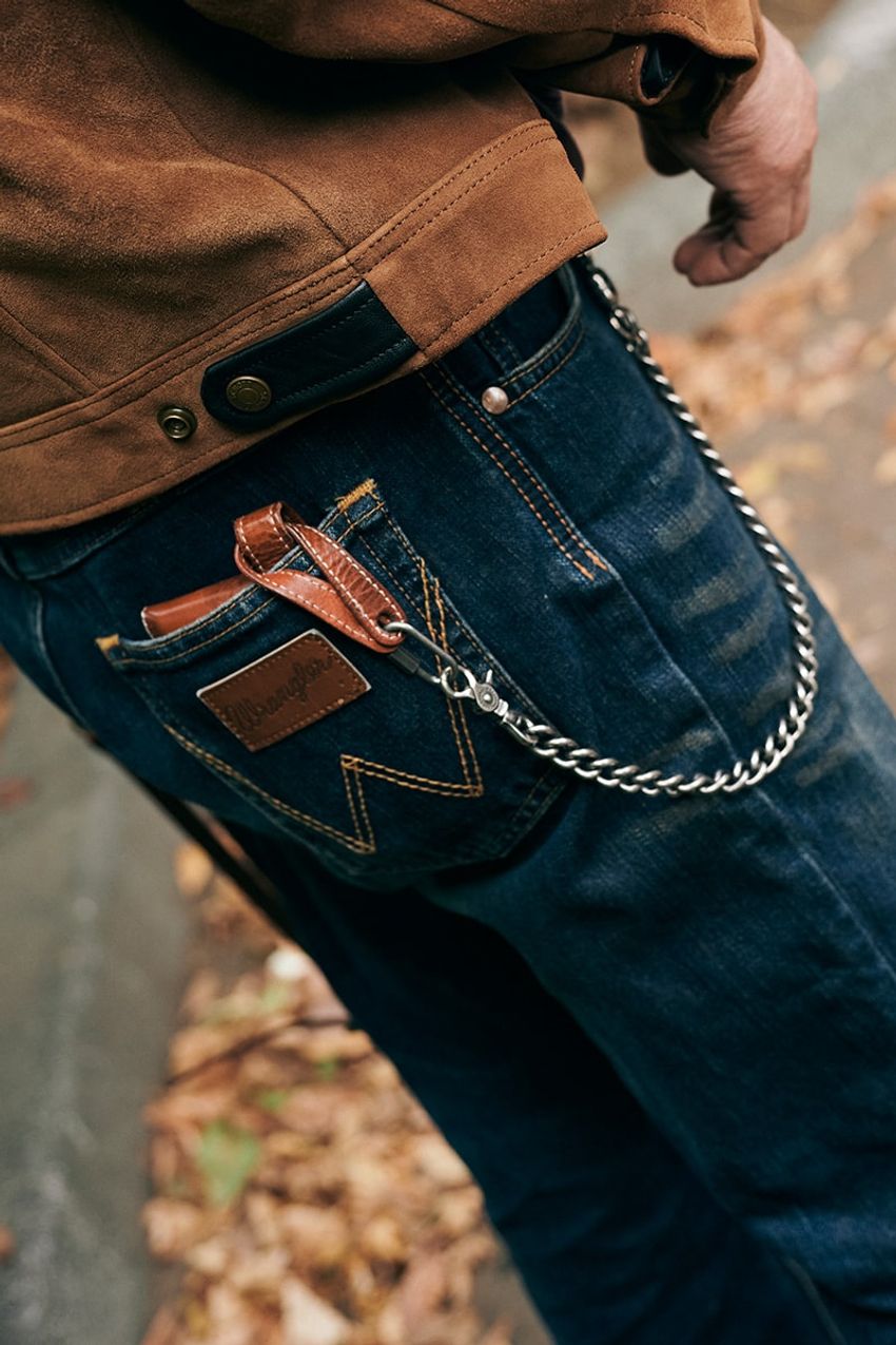 レザーはやっぱり「ショット」が人気！革ジャン、パンツ、スエードetc.“定番以外”の着こなしも紹介 - 16枚目の画像