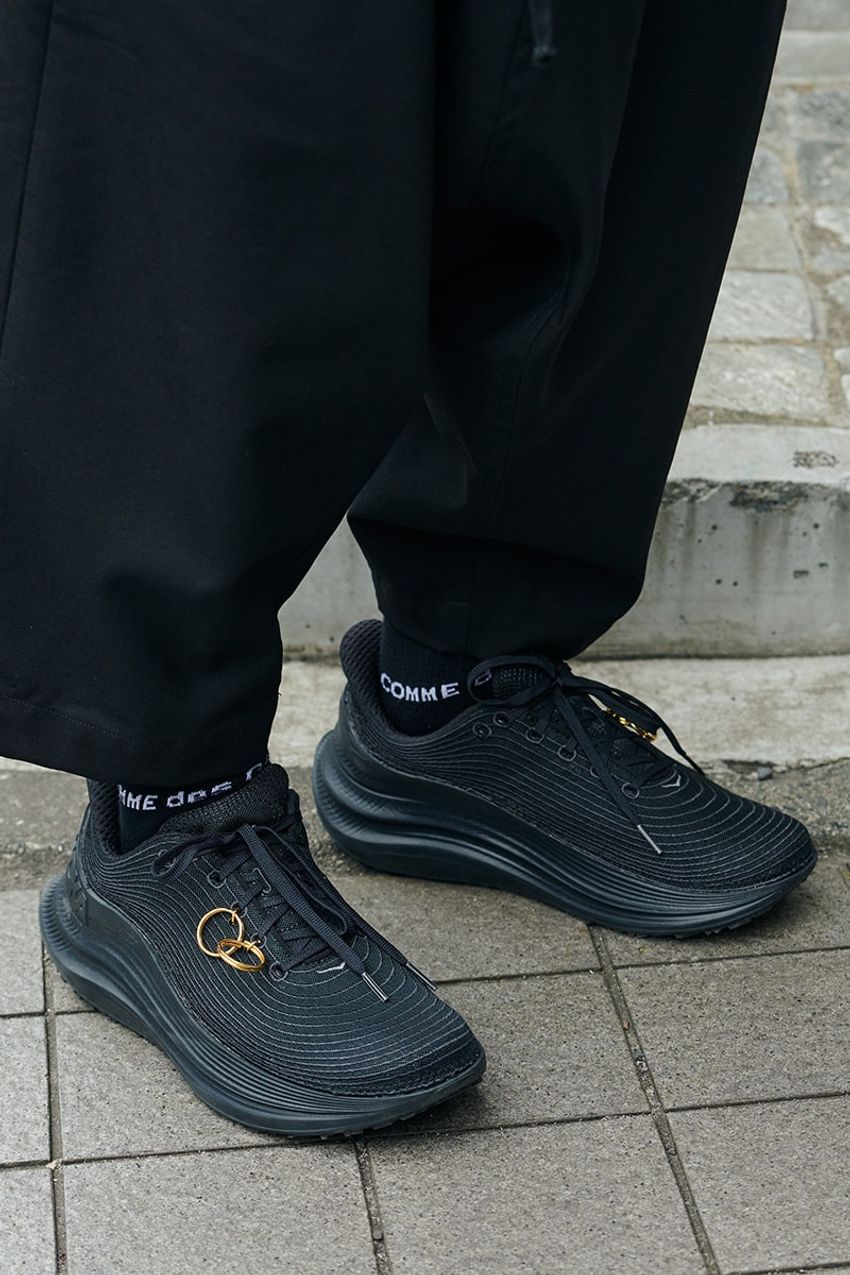 「コーチジャケットは“ブラック”で大人っぽく」が正解！愛用者3名をパパラッチ - 4枚目の画像