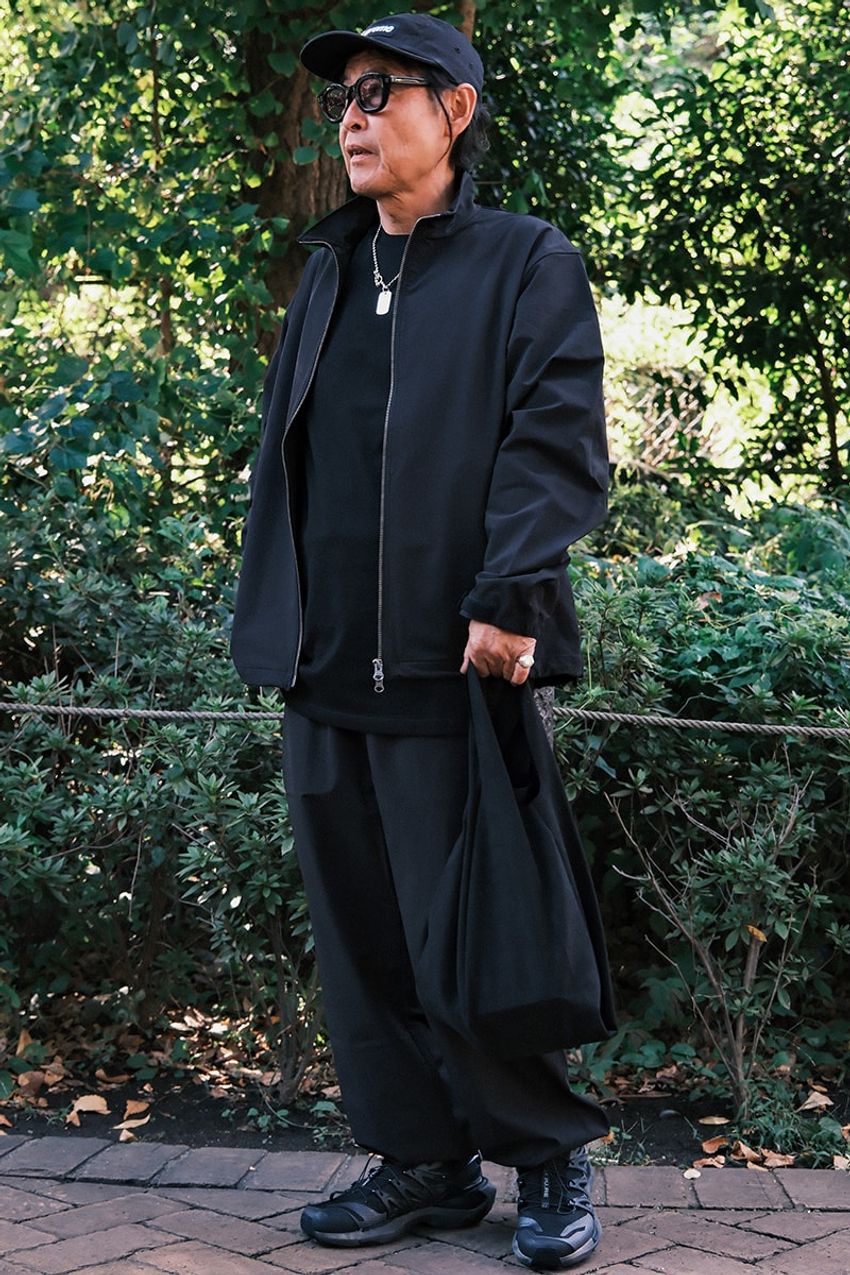 【50代、60代】洒落た先輩たちが実践した“オールブラックコーデ”。トレンドを超えた説得力の由来 - 6枚目の画像