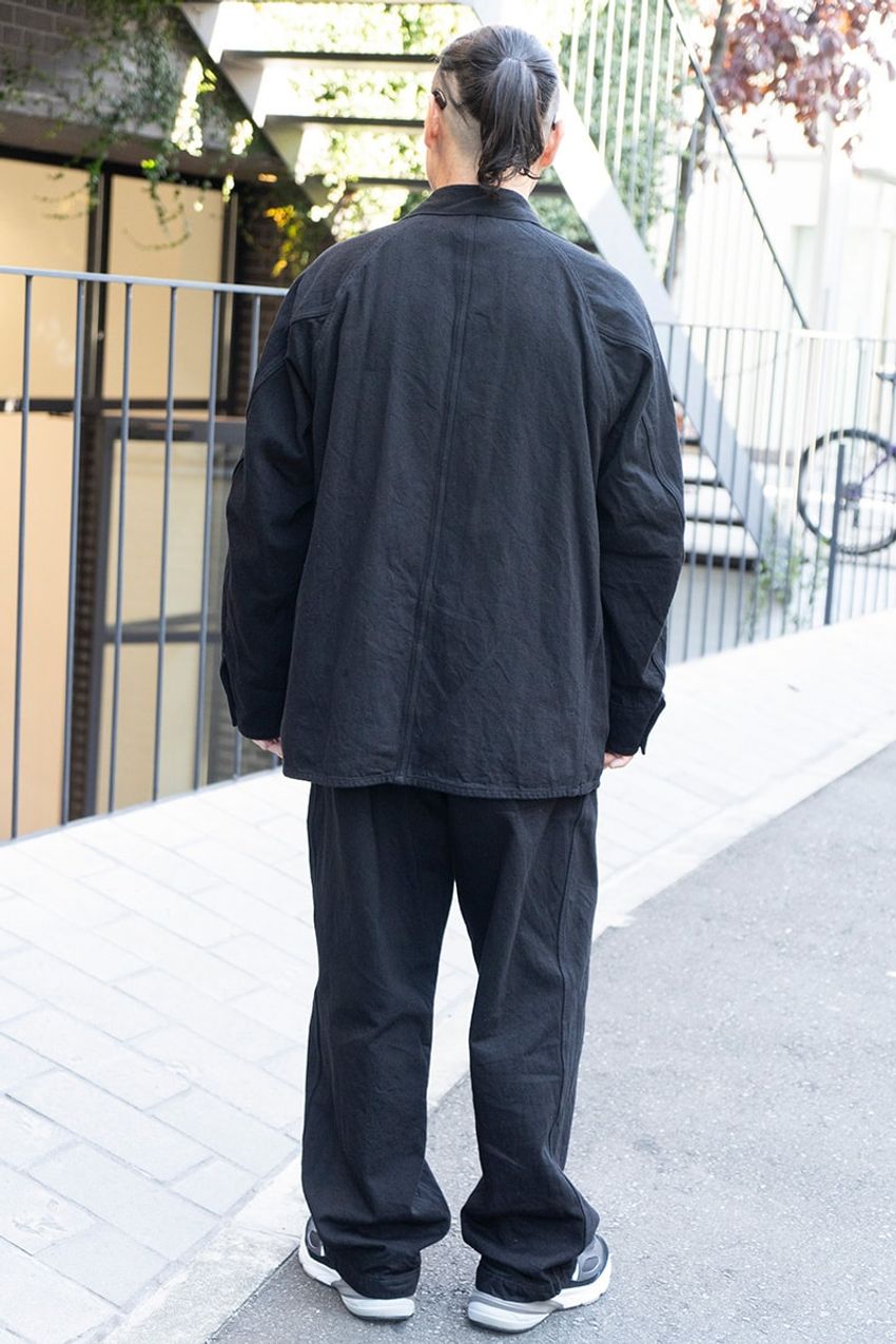 「コモリ」の服は大人にこそ似合う。アウター、スウェットetc.華麗に着こなした3人をスナップで - 7枚目の画像