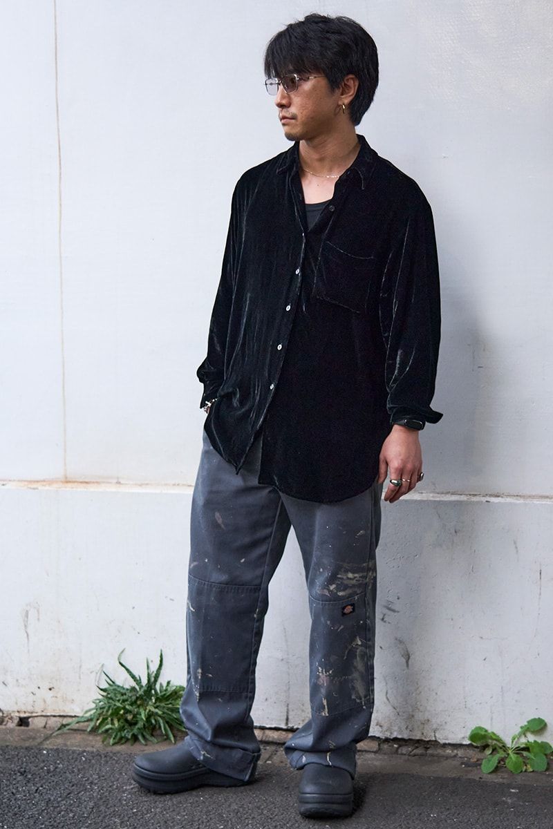 シャツ＝古着　パンツ＝ディッキーズ　靴＝アディダス オリジナルス