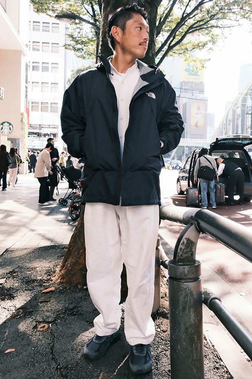 春が見えたらユニクロの白パンツ！街角3名の大人たちのリアルな活用法をスナップで - 3枚目の画像