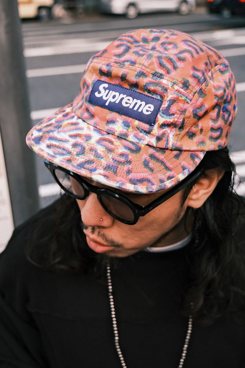 “ノースコラボ”も人気！30～50代の「シュプリーム」の取り入れ方。街で見つけた大人な装い5選 - 11枚目の画像