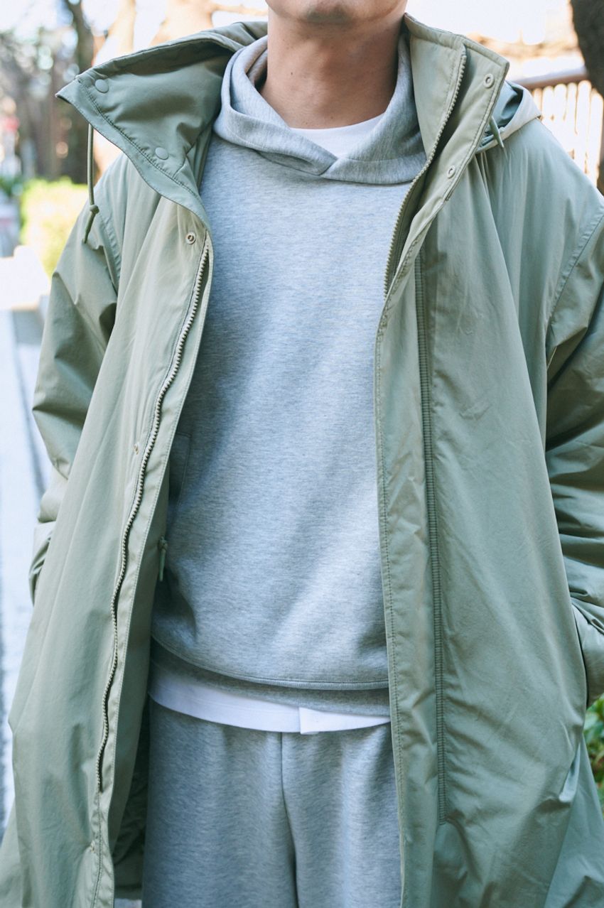 「上下スウェット」だけど洒落てる！着こなしの秘訣はユニクロ使い、レザー合わせ…… - 3枚目の画像