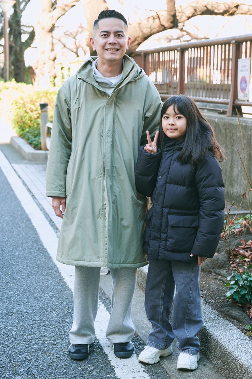 「上下スウェット」だけど洒落てる！着こなしの秘訣はユニクロ使い、レザー合わせ…… - 2枚目の画像