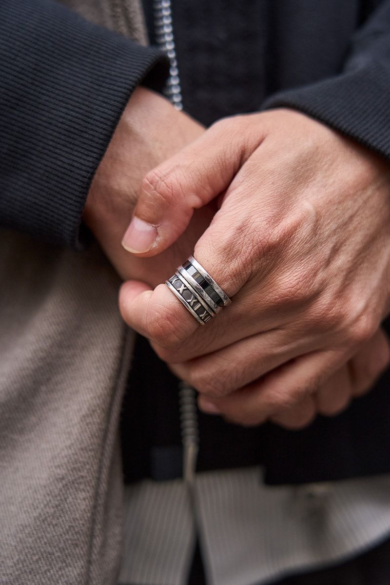 サカイ×カーハートのパーカコーディネート | 250115-1723-56 Jonnyeo 2枚目の写真