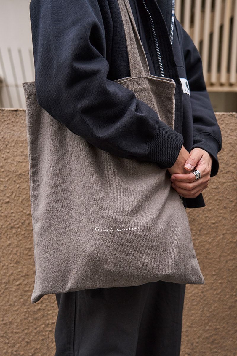 サカイ×カーハートのパーカコーディネート | 250115-1723-56 Jonnyeo 3枚目の写真