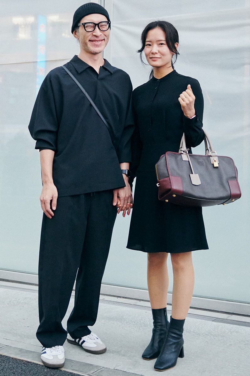 ポロシャツ、パンツ＝ともにユナイテッドアローズアンドサンズバイダイスケオバナ