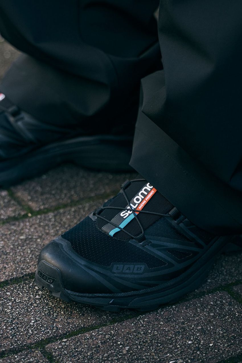 「オールブラック＋サロモン」で仕上げた大人の“モードストリート”スタイル3選をスナップで - 8枚目の画像