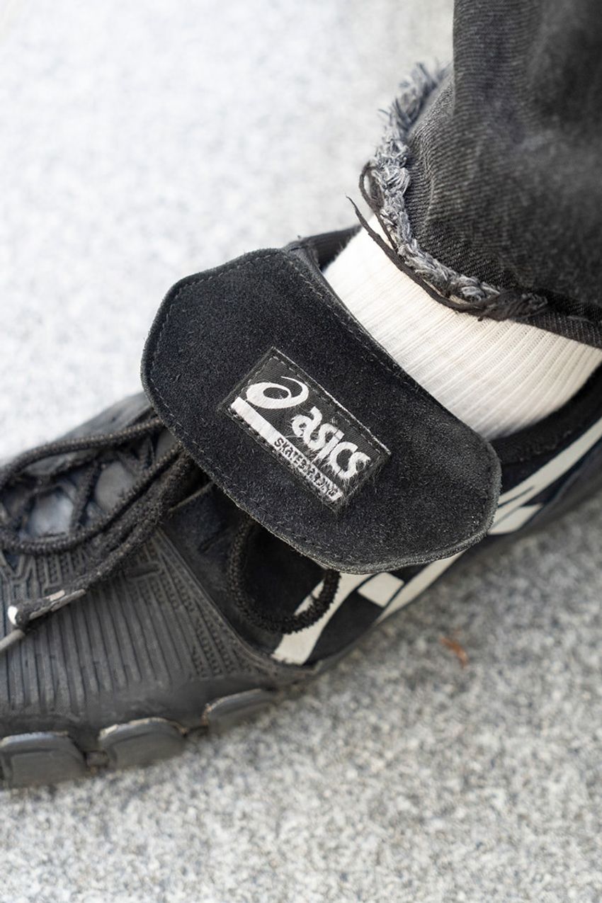 センス良きポップなデザイン！人気の“レタードスウェット”を取り入れた街角の3人 - 8枚目の画像