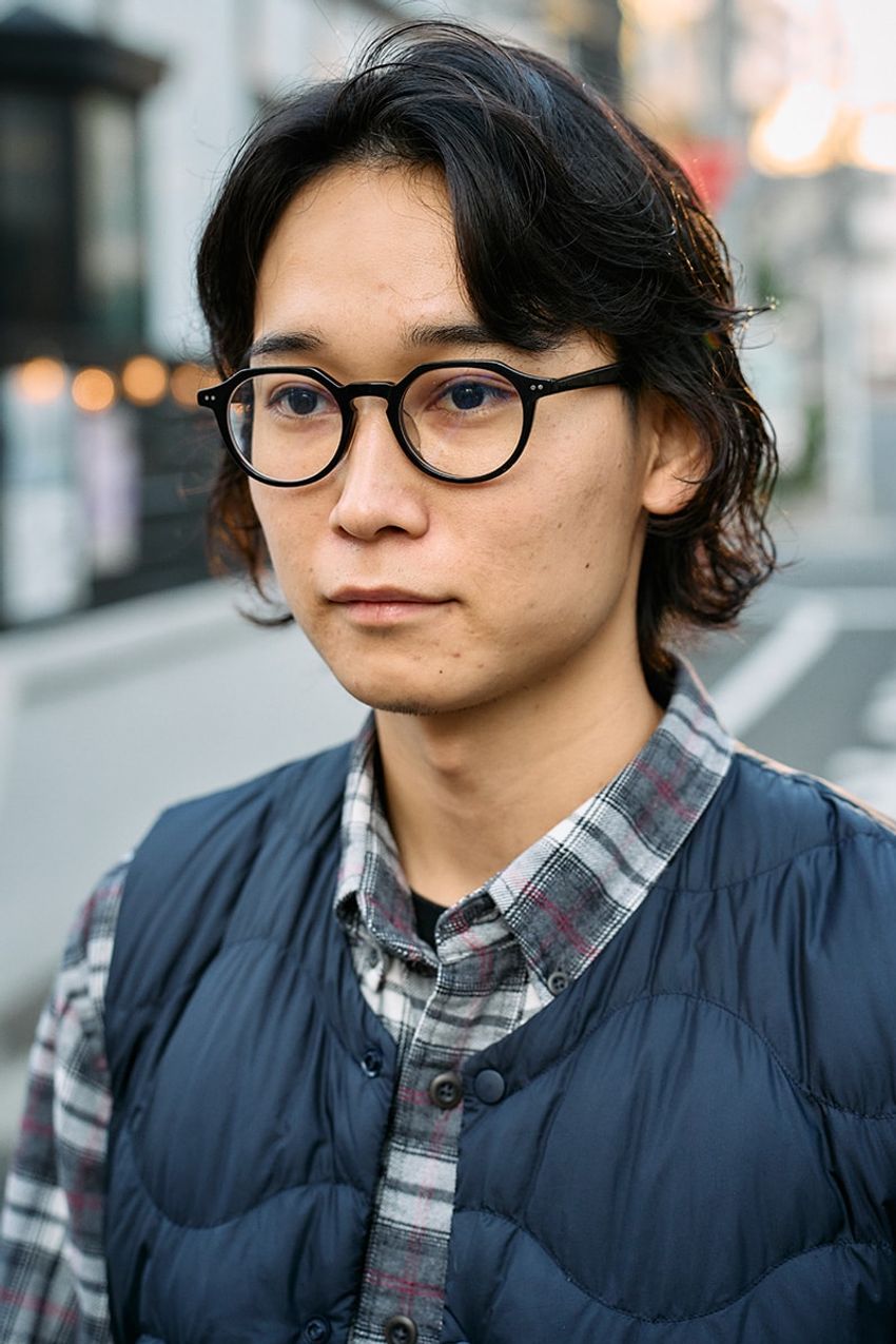 「チェックシャツを制すものは春ファッションを制す！」今季の着こなし好例3選をスナップで - 4枚目の画像