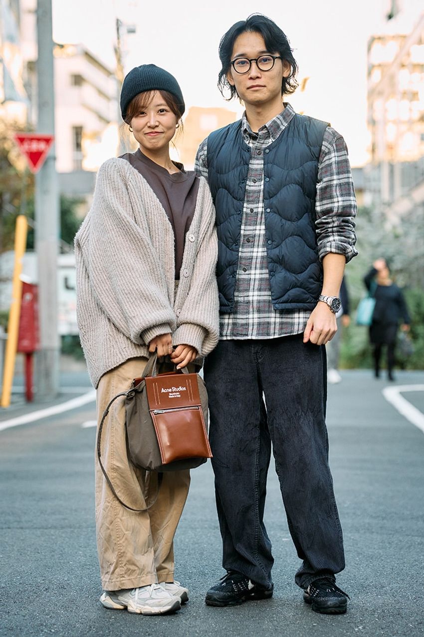 「チェックシャツを制すものは春ファッションを制す！」今季の着こなし好例3選をスナップで - 3枚目の画像