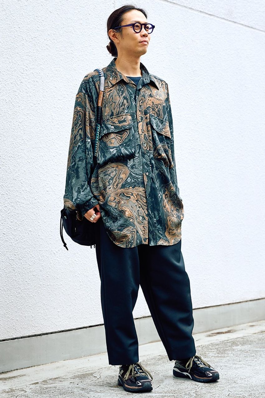 秋のひと癖シャツはこう着こなす！ 街行く洒落者の着こなしから攻略法を紐解く - 2枚目の画像