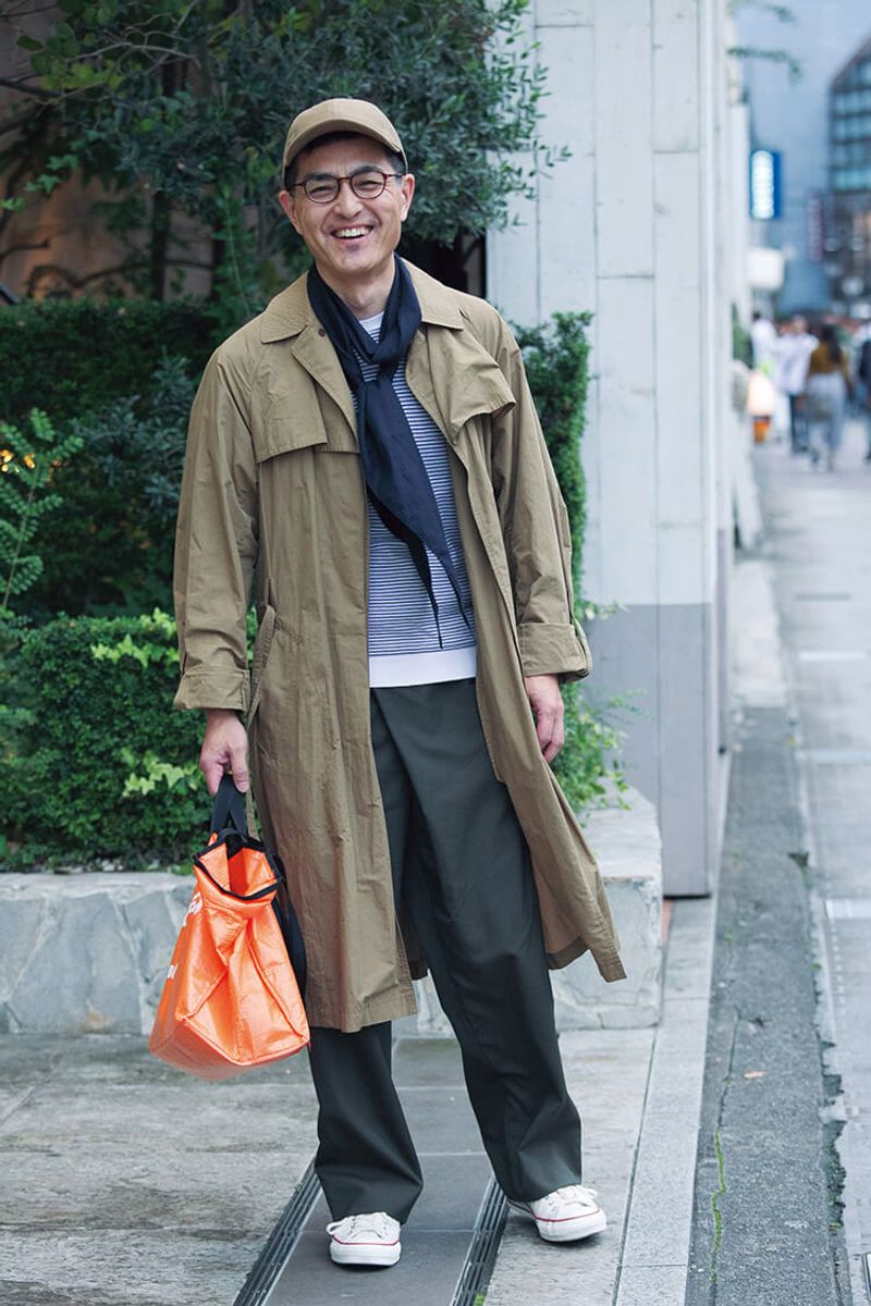 渋い色×スカーフでフレンチカジュアルな着こなしに 小倉 宏