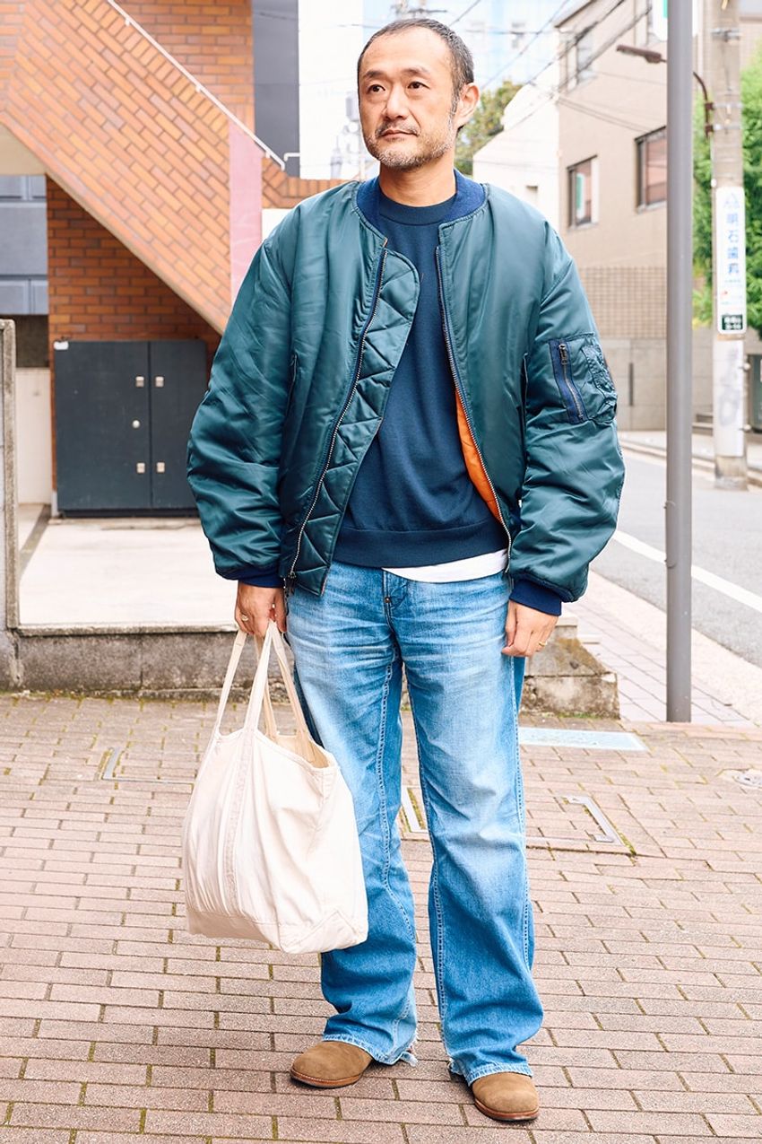 「デニムが似合うアラフィフ」が格好いい！街角で見つけた、お手本にしたいスタイル好例 - 8枚目の画像