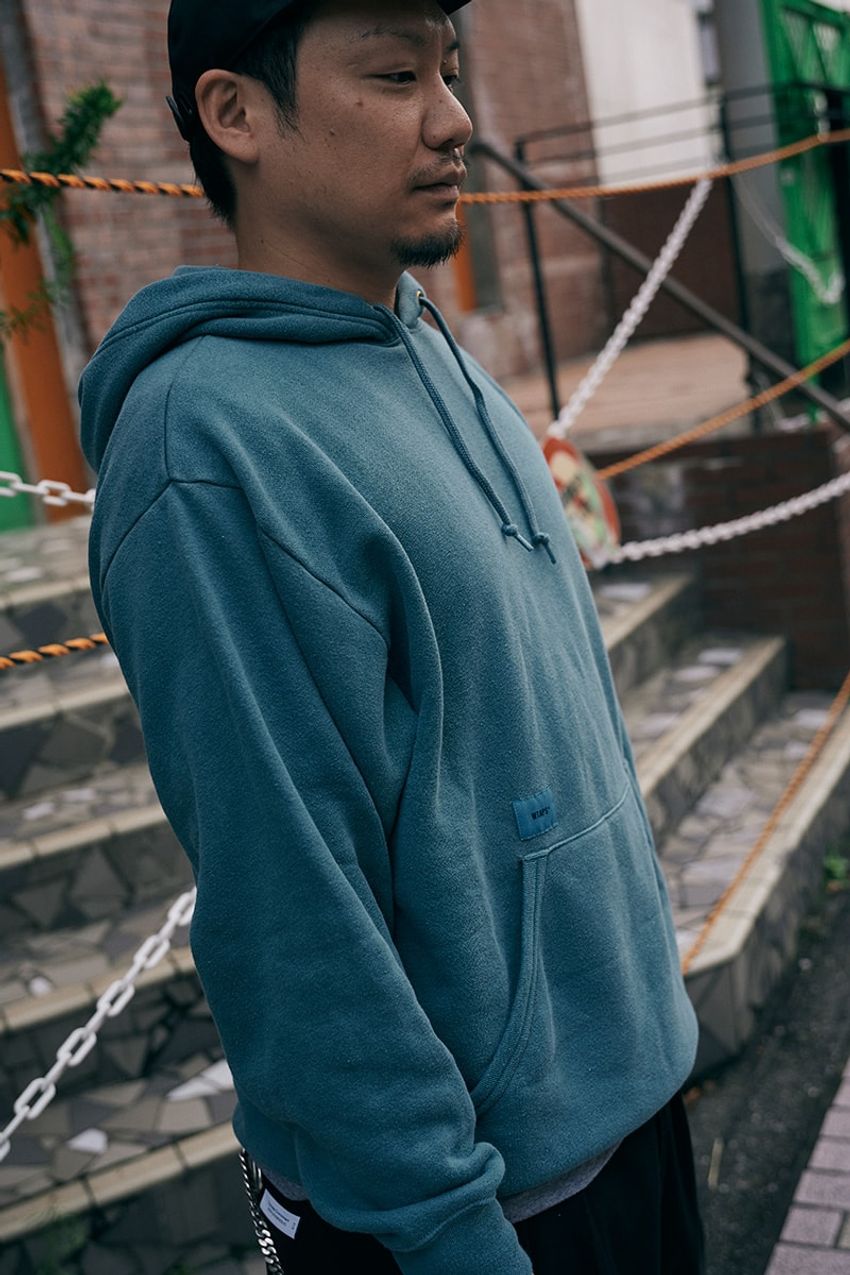 パーカにダボパンが洒落て見える3名をパパラッチ！“部屋着見え”を回避した着こなし術 - 4枚目の画像